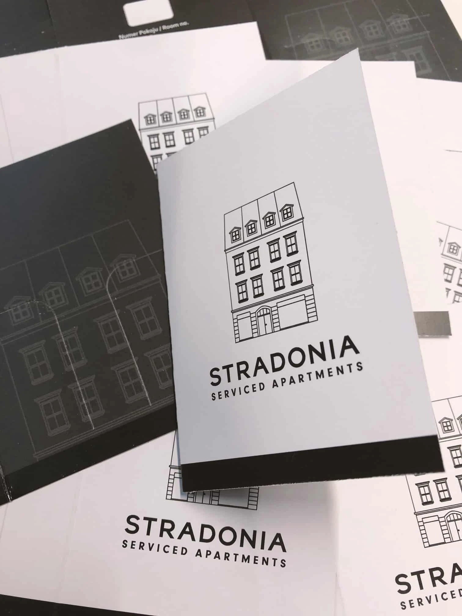 etui na karty hotelowe z nadrukowanym logo Stradonia