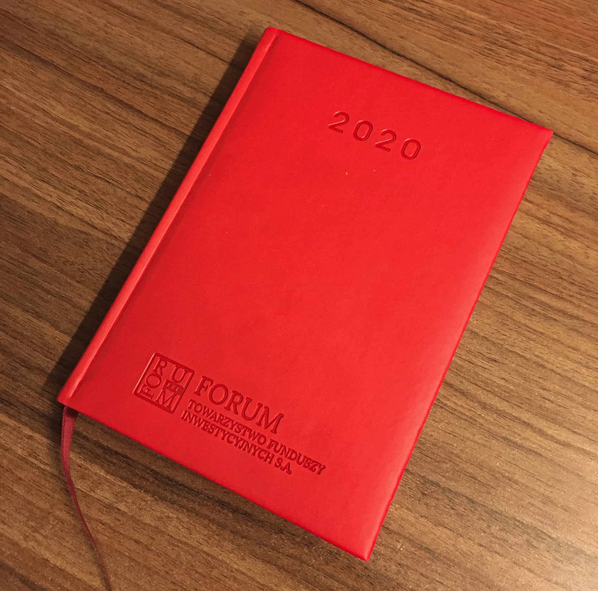 kalendarze książkowe z logo tłoczonym FORUM towarzystwo funduszy inwestycyjnych sa