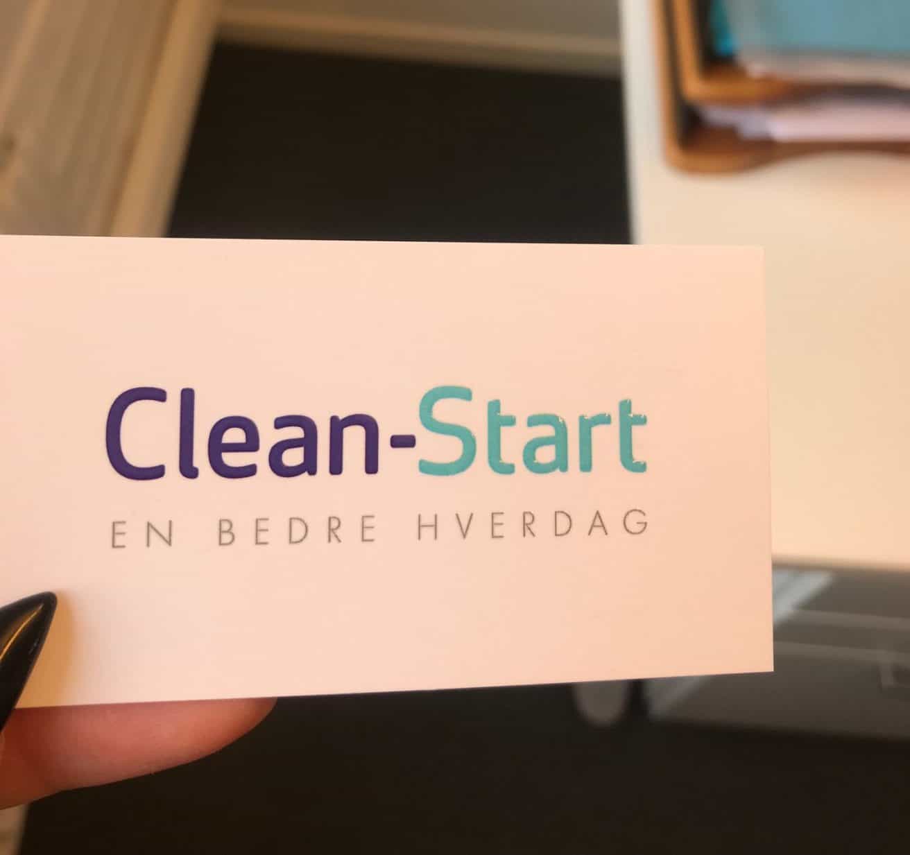zdjęcie wizytówek z logo Clean-Start