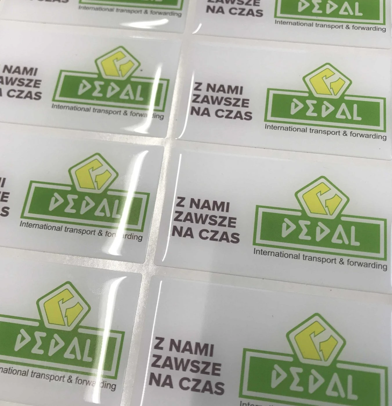 naklejki wypukłe z logo Dedal