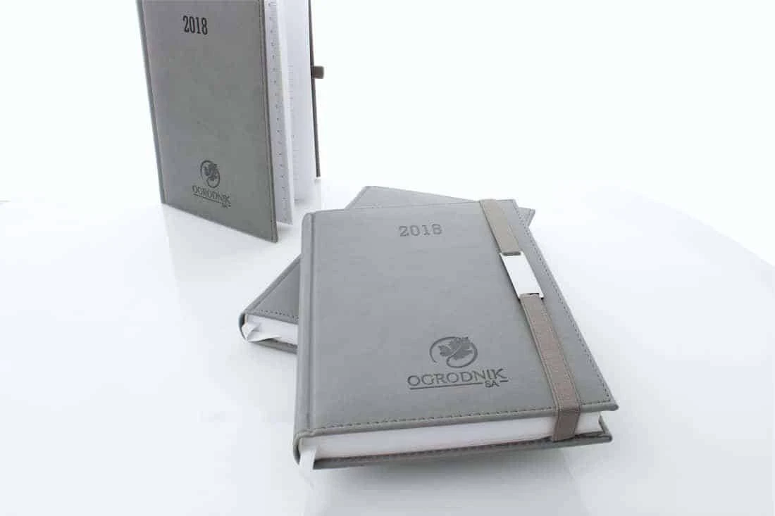 kalendarze_ksiazkowe_2-2 realizacja kalendarzy książkowych z logo firmy Ogrodnik