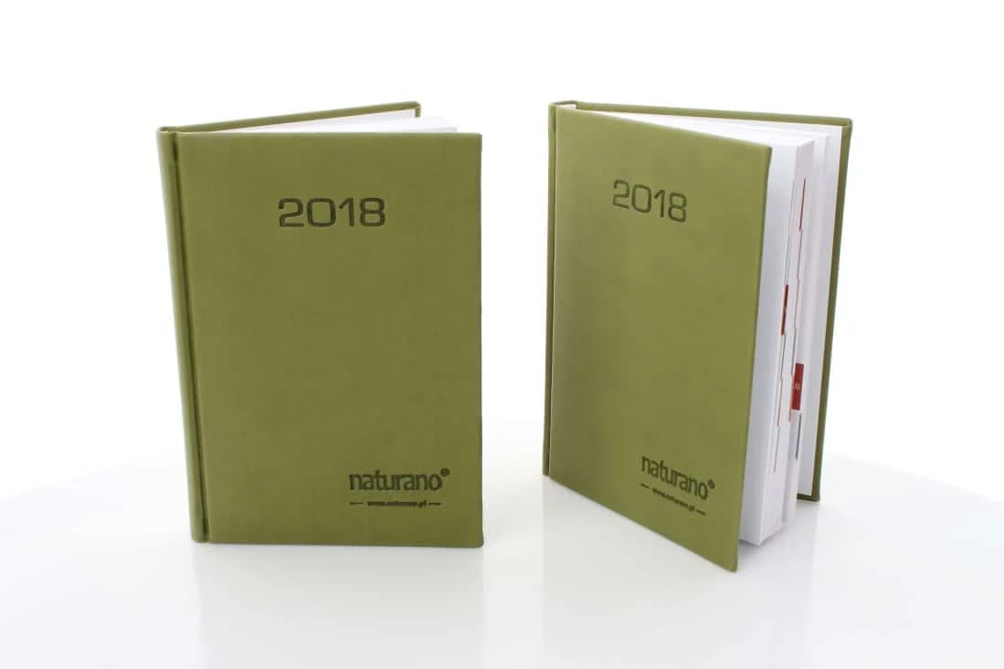 realizacja kalendarzy książkowych z logo naturano
