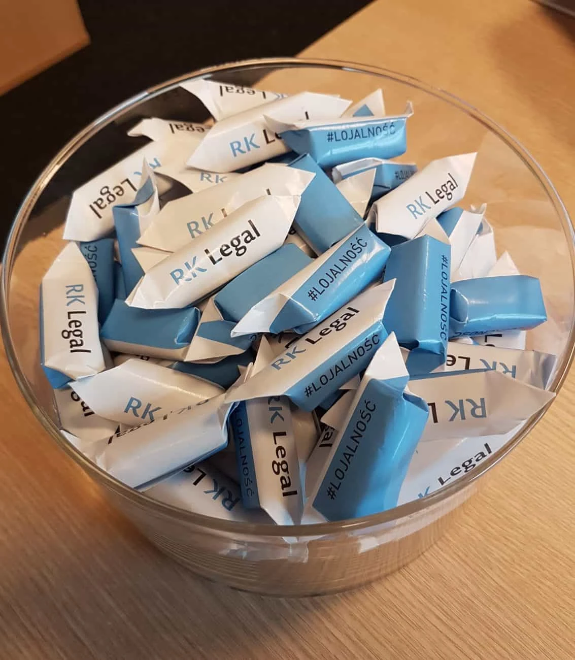 krówki firmowe z logo RK Legal