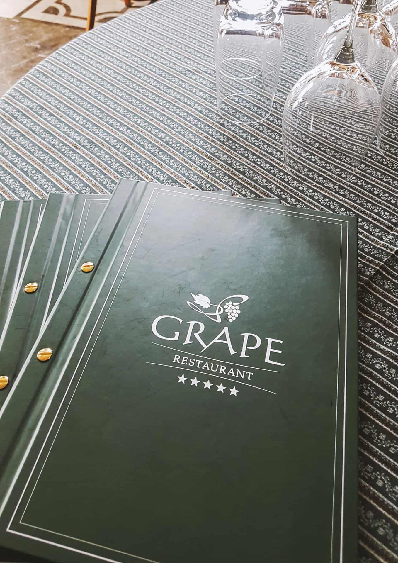 etui na menu z logo Grape