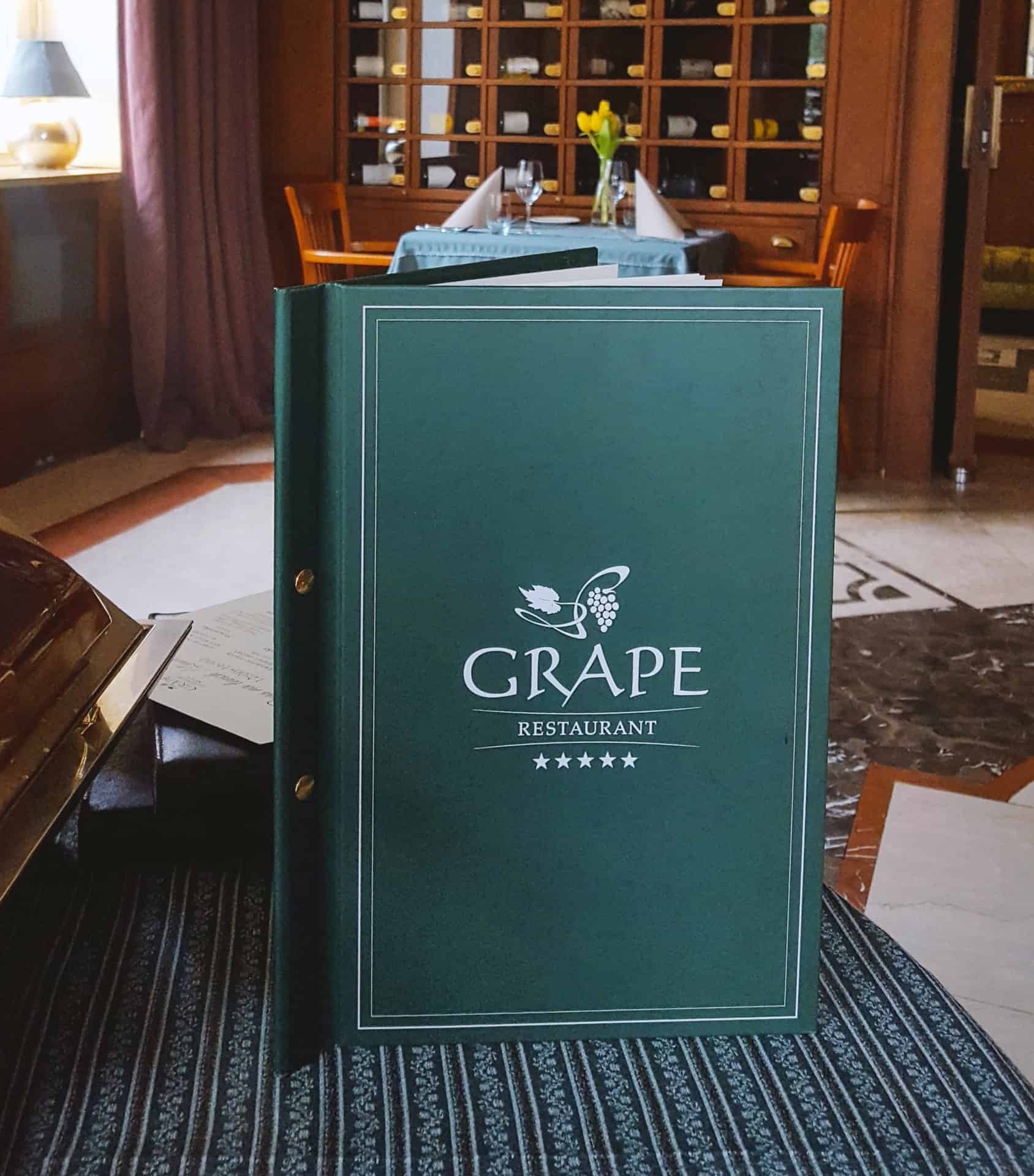 etui na menu z logo Grape