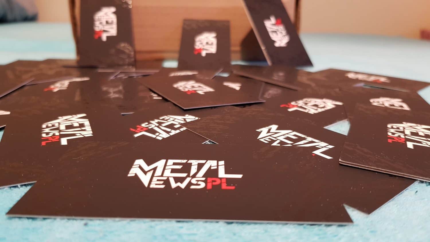 wizytówki z lakierem UV dla MetalNews.pl