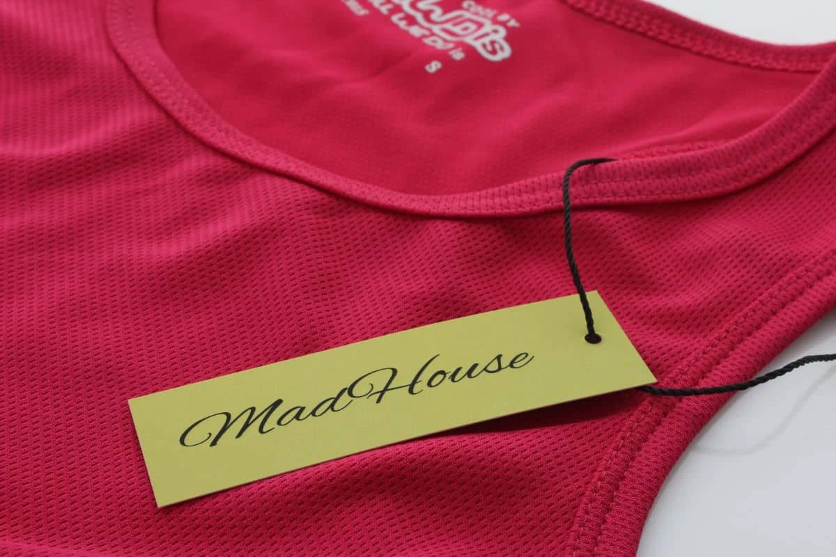realizacja na metki odzieżowe z logo MadHouse