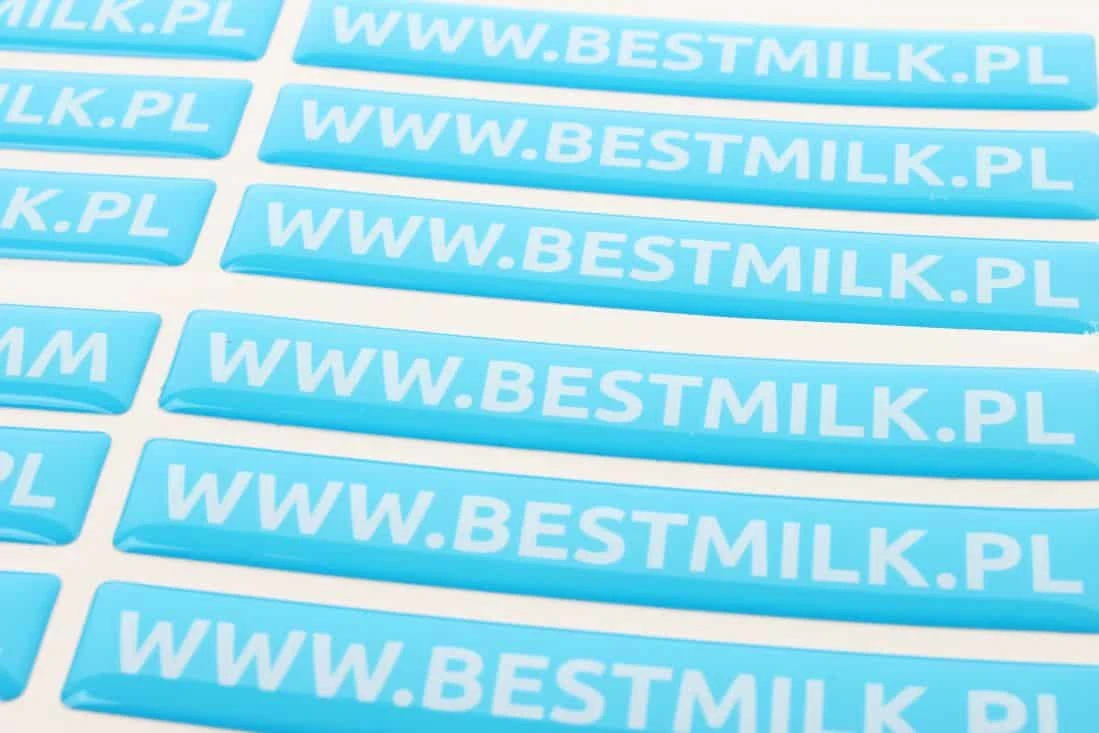 realizacja na okrągłe naklejki wypukłe z logo BestMilk