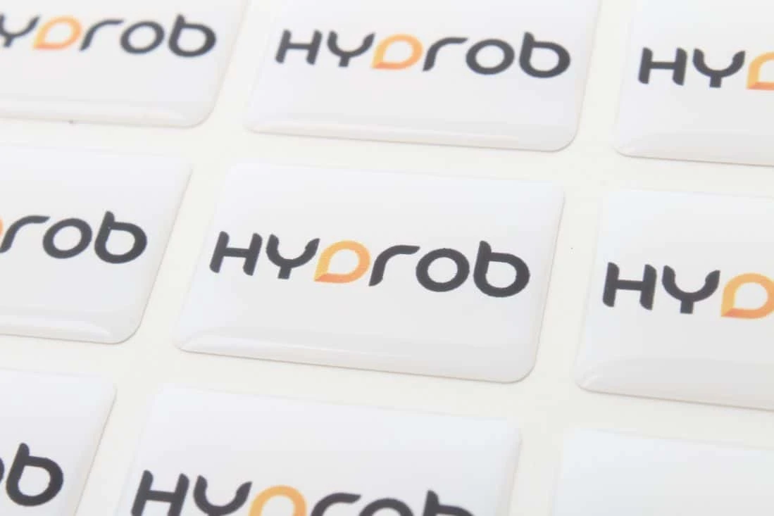 zdjęcie etykiet wypukłych z logo Hydrob