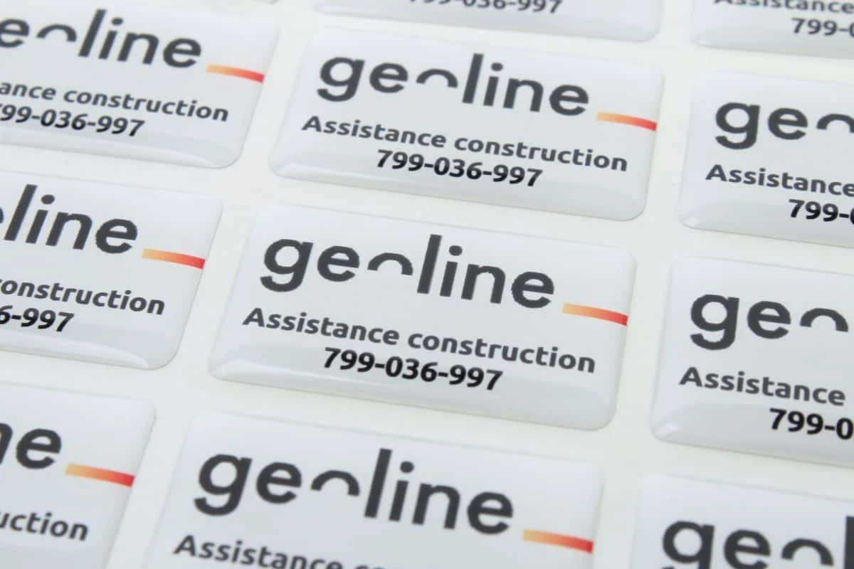 zdjęcie naklejek firmowych 3d z logo geoline