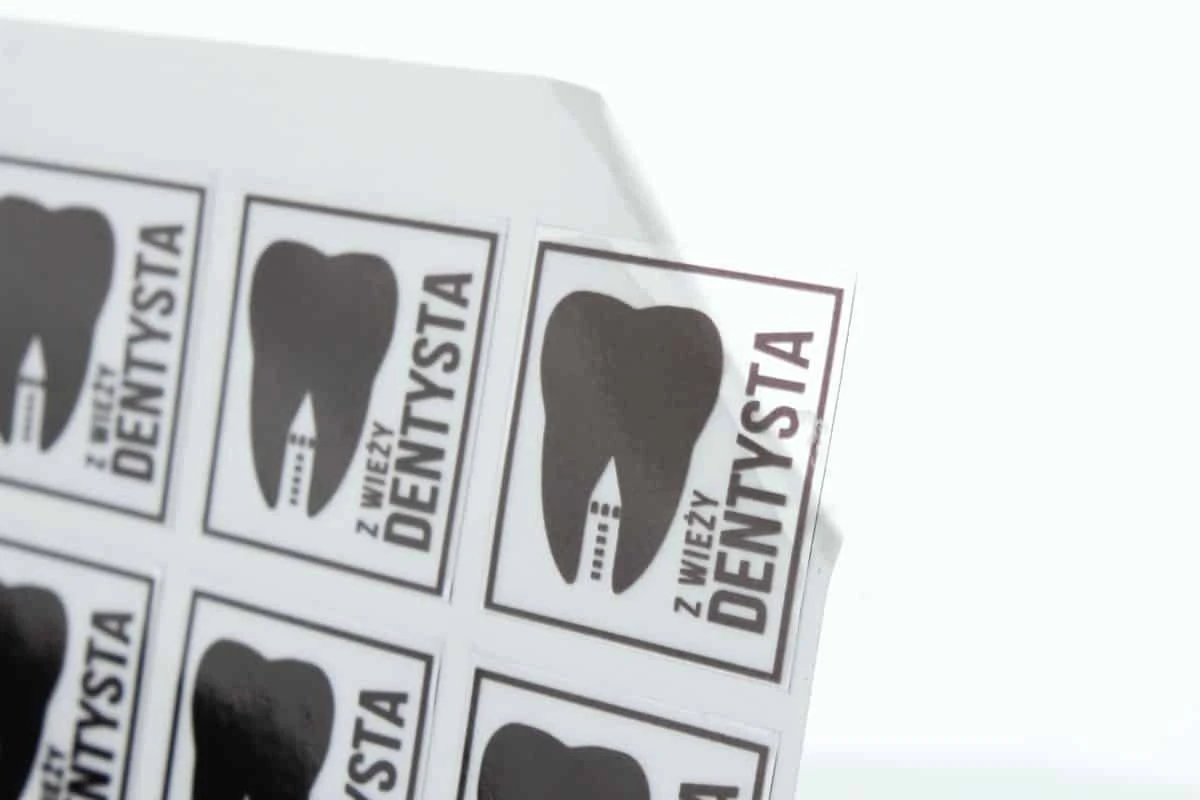 realizacja na naklejki przeźroczyste dla Dentysta z wieży