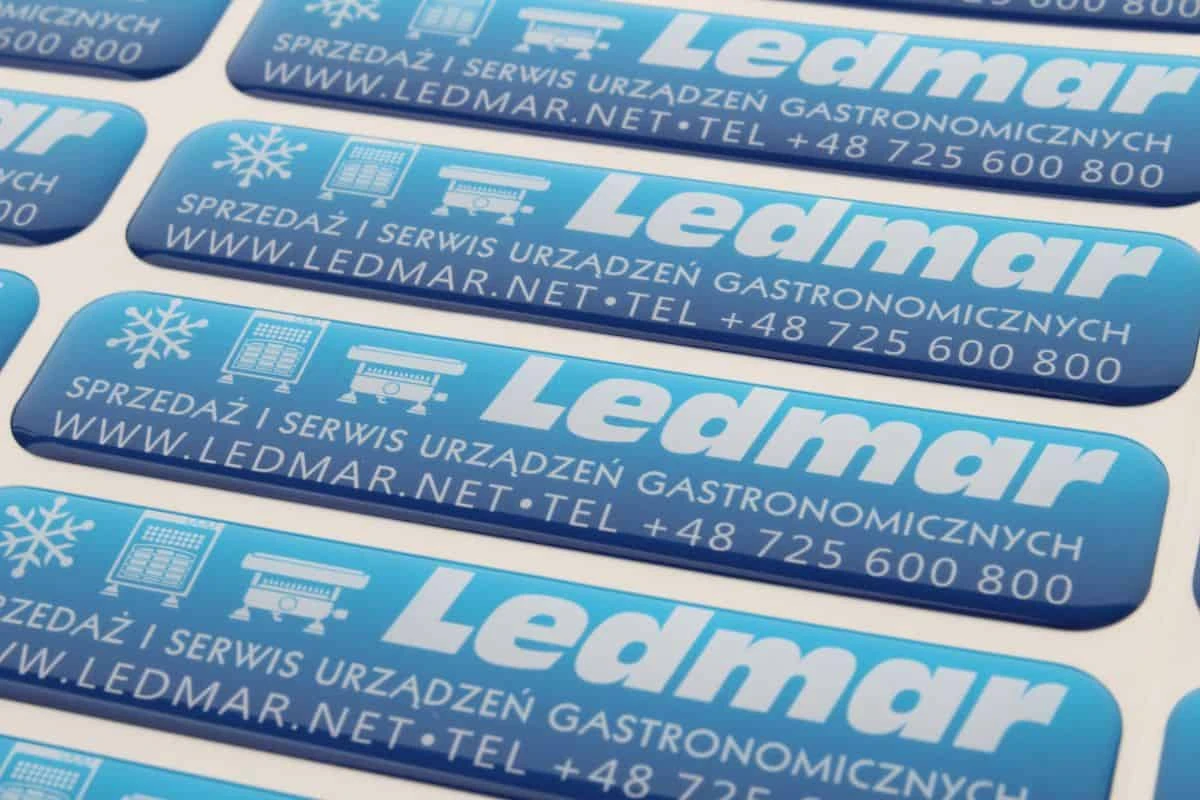 realizacja na naklejki firmowe z logo Ledmar