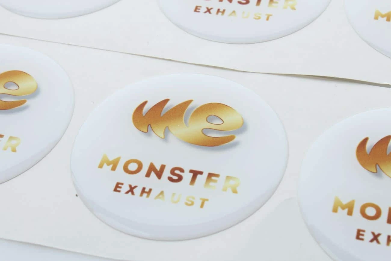 naklejki doming z logo Monster exhaust