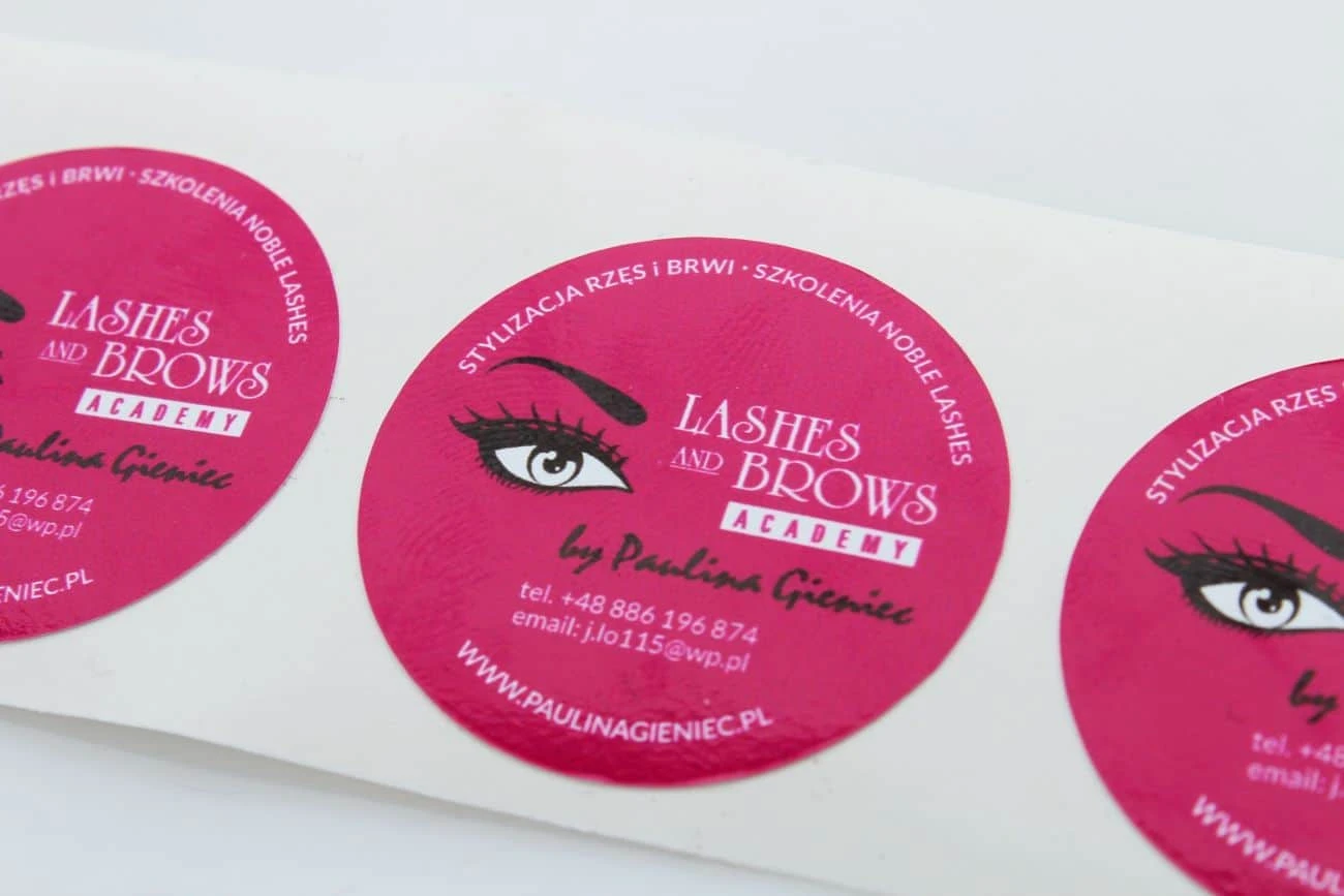 druk naklejek dla firmy Lashes and Brows