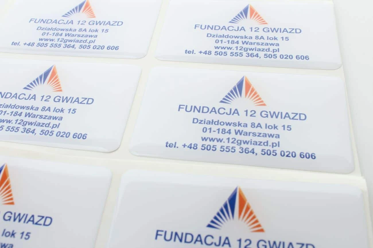 naklejki wypukle logo fundacji 12 gwiazd