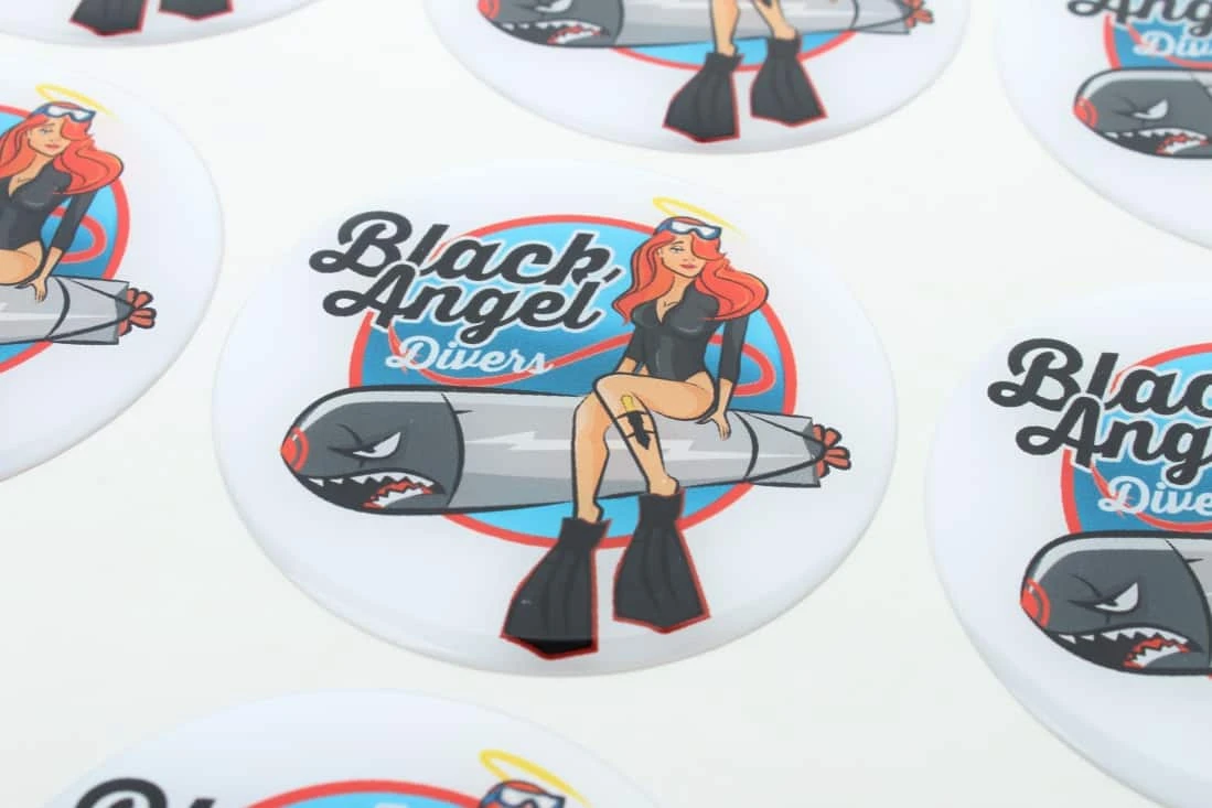 zdjęcie z realizacji naklejek wypukłych dla firmy Black Angel