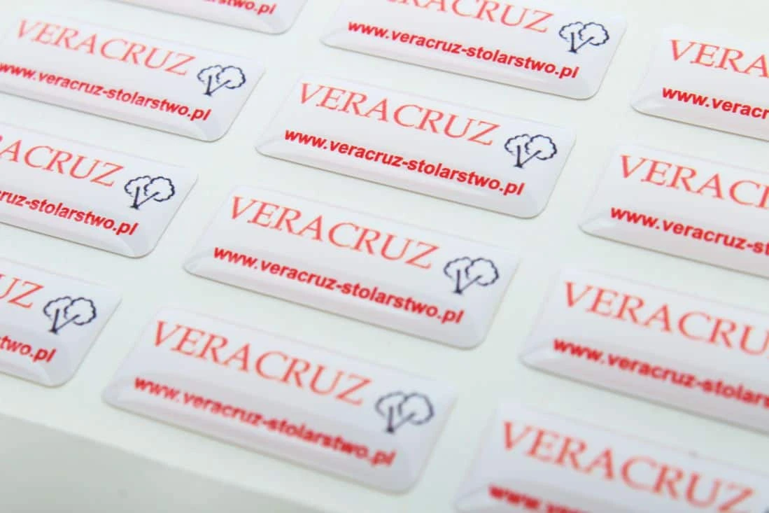 realizacja naklejek wypukłe z logo Veracruz