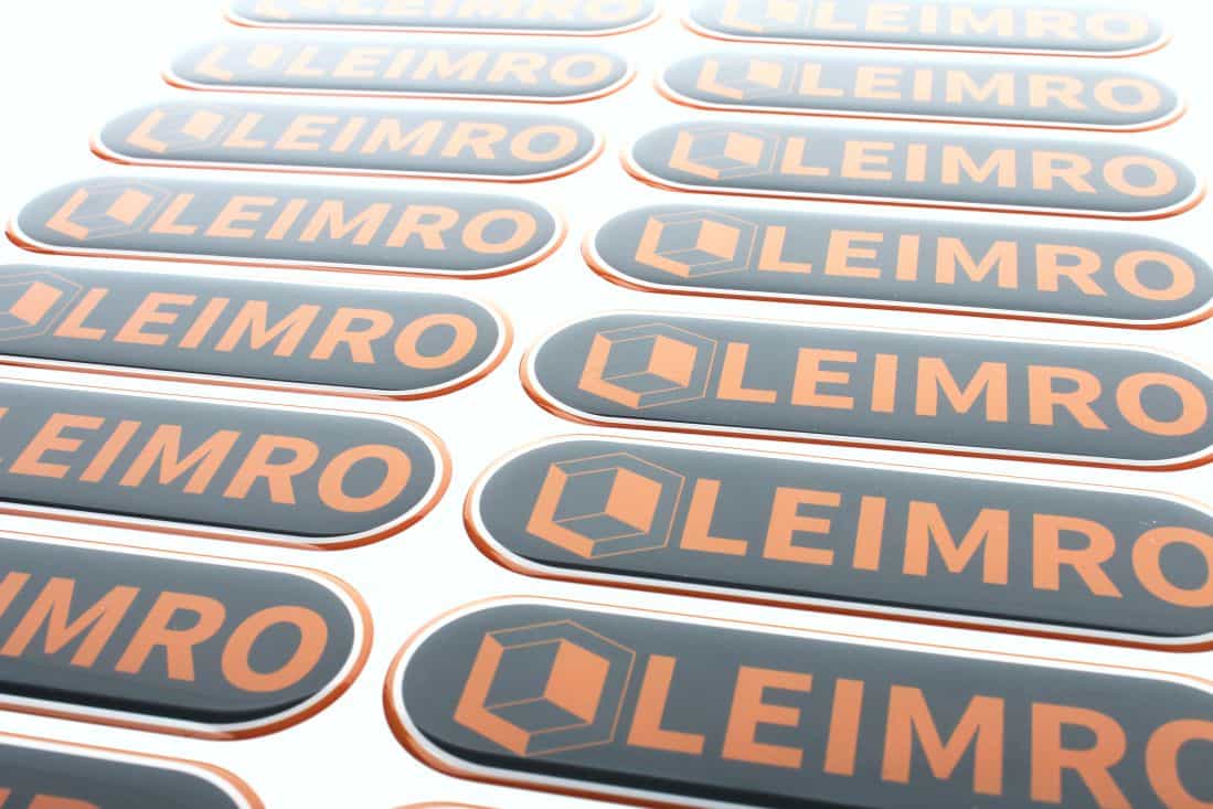 realizacja naklejek wypukłe z logo Leimro