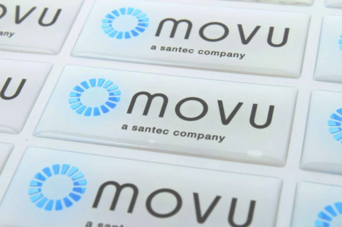 realizacja na naklejki wypukłe dla marki movu