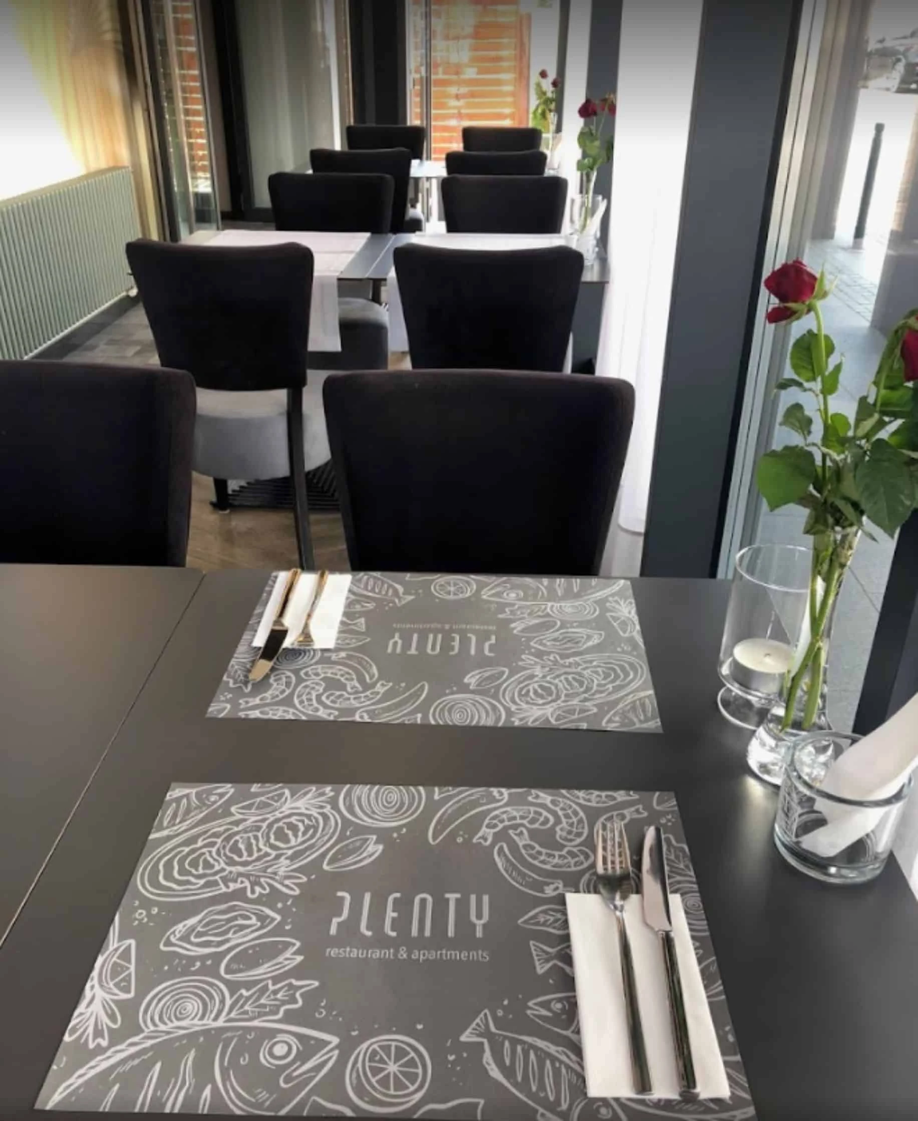 podkładki restauracyjne z logo Plenty