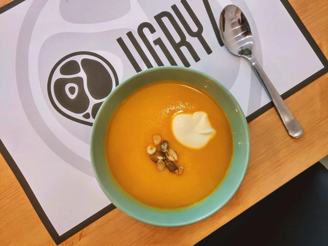 podkładki pod talerze z logo Ugryz