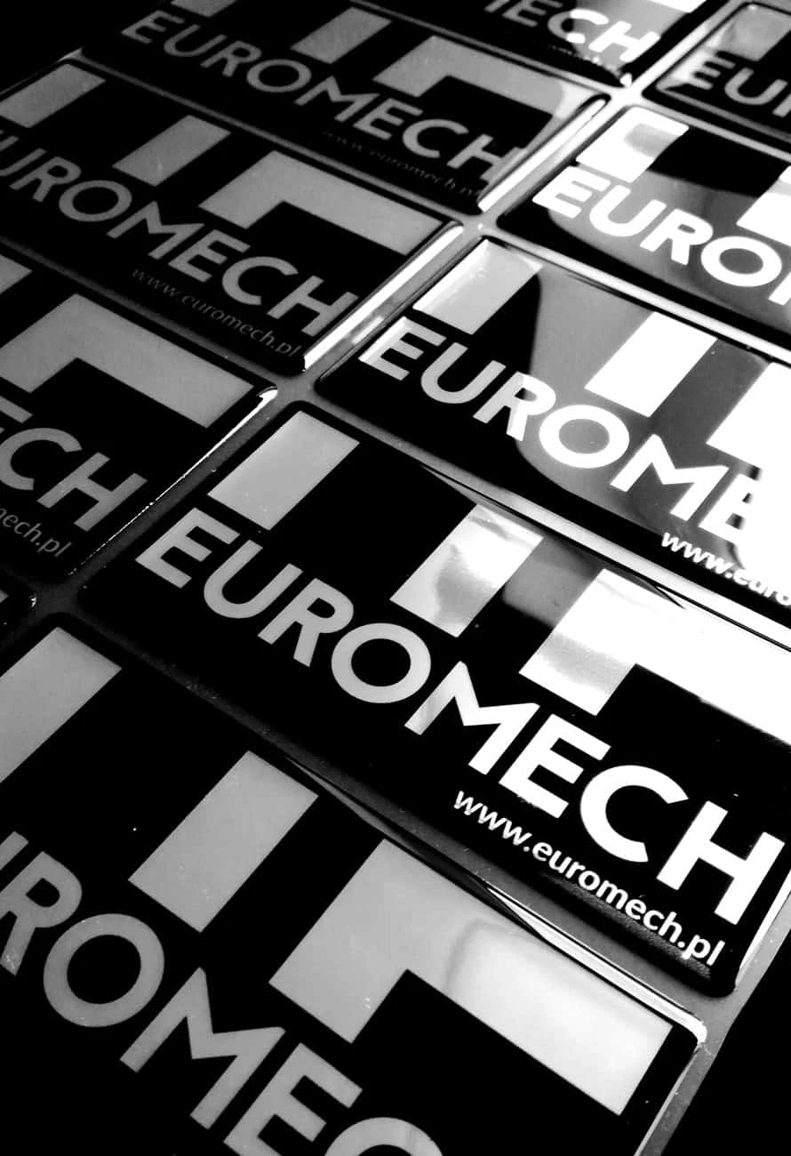 Naklejki wypukłe na srebrnej folii z logo firmy euromech
