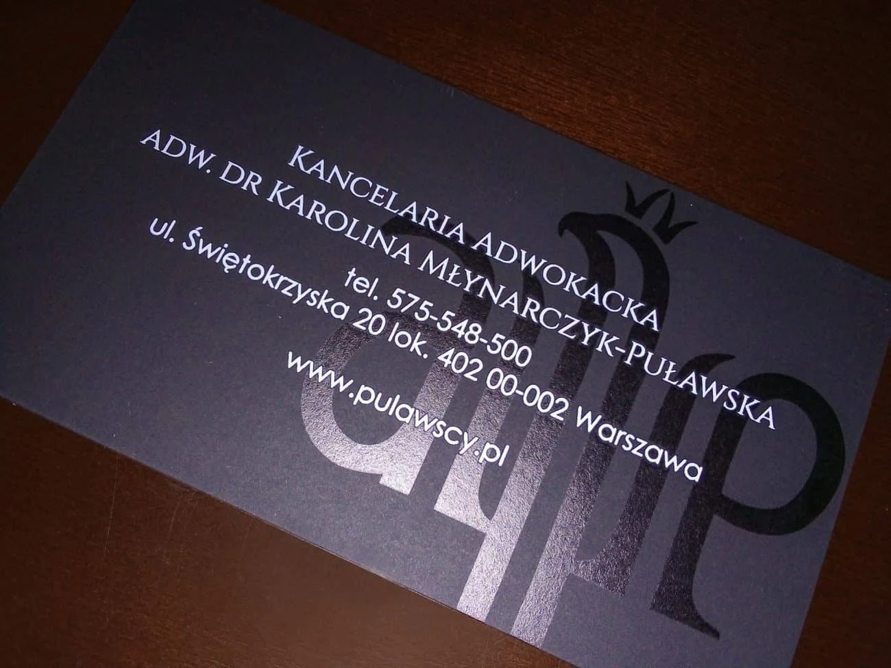 wizytówki barwione w masie ze znakiem wodnym z napisem Kancelaria Adwokacka dr Karolina Młynarczyk-Puławska