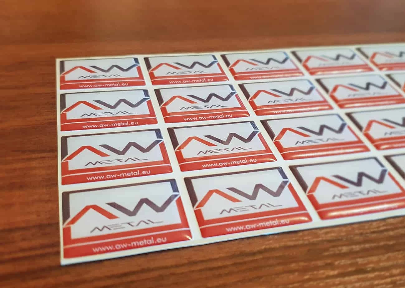 naklejki epoksydowe z logo firmy AW Metal