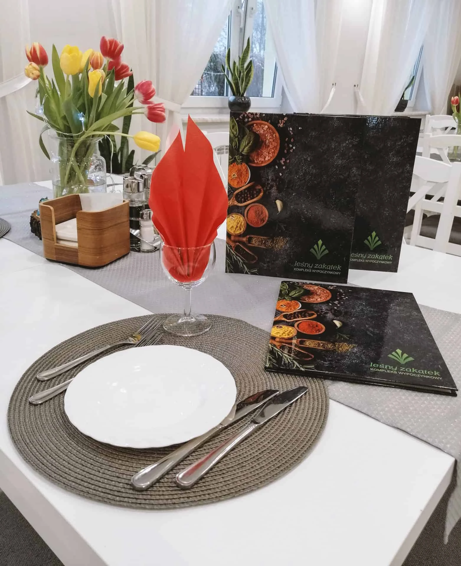 okładki menu z logo leśny zakątek kompleks wypoczynkowy