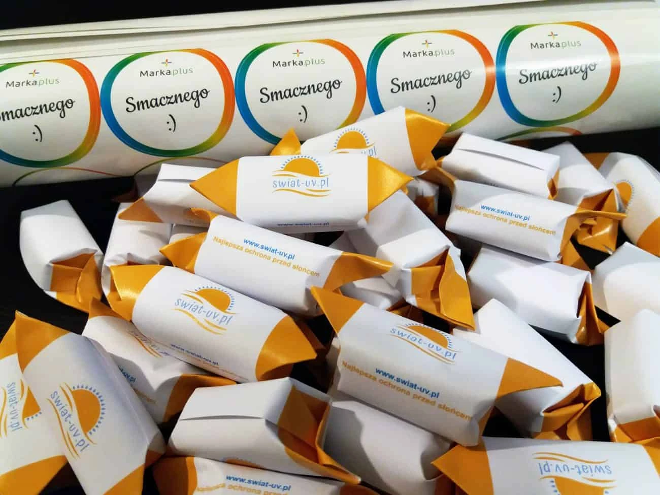 realizacja krówek reklamowych z nadrukiem swiat-uv.pl